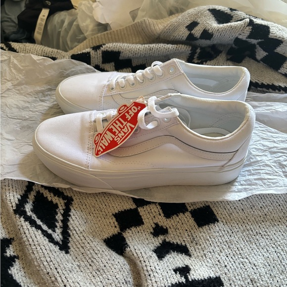 crocs™ classic lined clog and vans® white old skool - Picture 4 of 14